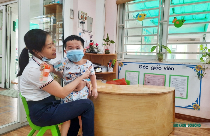 Trẻ mầm non Hà Nội phấn khởi trong ngày đầu trở lại trường - Ảnh 5. Trẻ mầm non Hà Nội phấn khởi trong ngày đầu trở lại trường - Ảnh 5.