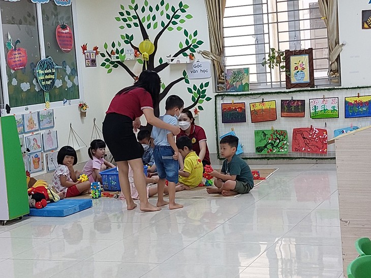 Học sinh mầm non Hà Nội háo hức đến trường - Ảnh 9. Học sinh mầm non Hà Nội háo hức đến trường - Ảnh 9.