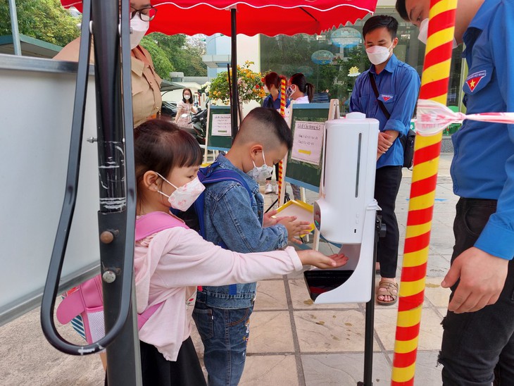 Học sinh mầm non Hà Nội háo hức đến trường - Ảnh 5. Học sinh mầm non Hà Nội háo hức đến trường - Ảnh 5.