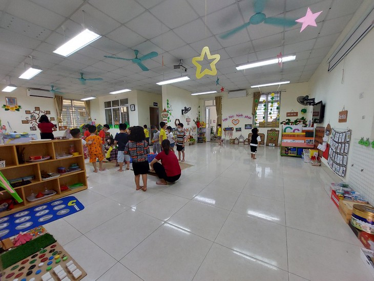 Học sinh mầm non Hà Nội háo hức đến trường - Ảnh 2. Học sinh mầm non Hà Nội háo hức đến trường - Ảnh 2.