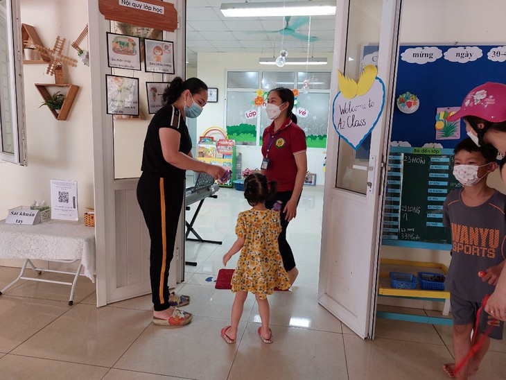 Học sinh mầm non Hà Nội háo hức đến trường - Ảnh 17. Học sinh mầm non Hà Nội háo hức đến trường - Ảnh 17.