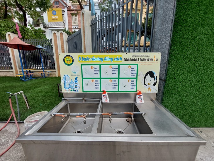 Học sinh mầm non Hà Nội háo hức đến trường - Ảnh 19. Học sinh mầm non Hà Nội háo hức đến trường - Ảnh 19.