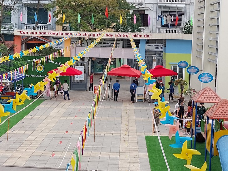Học sinh mầm non Hà Nội háo hức đến trường - Ảnh 20. Học sinh mầm non Hà Nội háo hức đến trường - Ảnh 20.