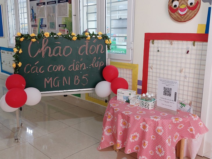 Học sinh mầm non Hà Nội háo hức đến trường - Ảnh 7. Học sinh mầm non Hà Nội háo hức đến trường - Ảnh 7.