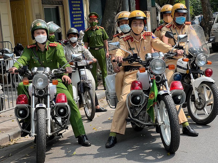 Hà Nội - Xử lý nhiều bãi trông giữ phương tiện trái phép quanh hồ Hoàn Kiếm - Ảnh 2.