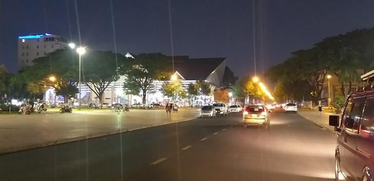 Dịch vụ ở điểm nóng COVID-19 của Đắk Lắk sau vài ngày đầu hoạt động lại - Ảnh 5.