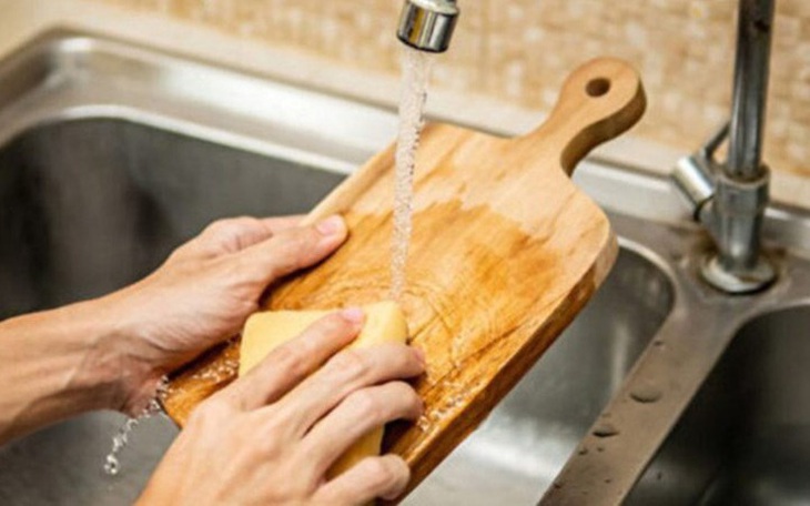 4 bước vệ sinh thớt sạch sẽ để tránh ngộ độc 
