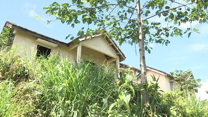 Xót xa những căn nhà tái định cư hoang phế ở Kon Tum - Ảnh 2.