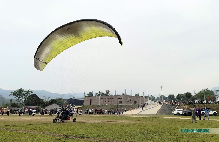  Hơn 100 phi công chinh phục đỉnh PuTaLeng - Ảnh 4.