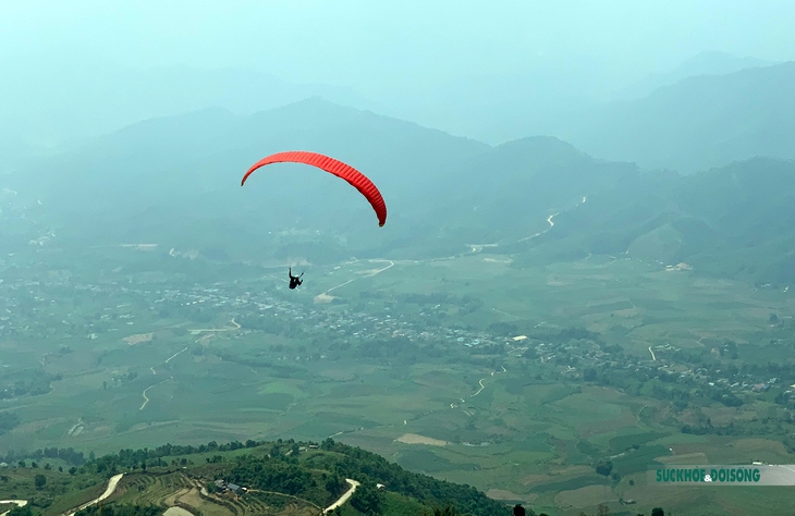  Hơn 100 phi công chinh phục đỉnh PuTaLeng - Ảnh 8.