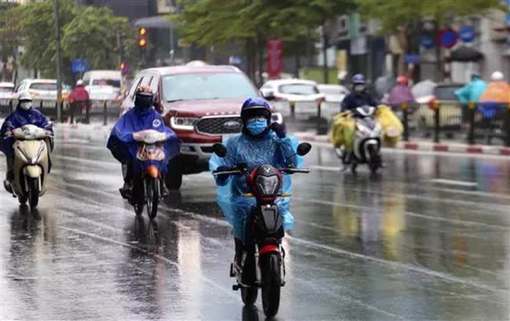 Không khí lạnh tràn về miền Bắc từ đêm nay, mưa dông kéo dài nhiều ngày - Ảnh 1. Không khí lạnh tràn về miền Bắc từ đêm nay, mưa dông kéo dài nhiều ngày - Ảnh 1.
