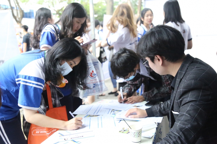 Thí sinh hoang mang về nhiều phương thức xét tuyển đại học năm 2022 - Ảnh 2.