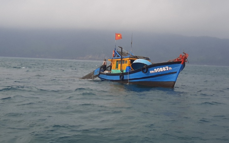 Bắt quả tang 2 tàu giã cào bay hoạt động trái phép trên biển- Ảnh 3.