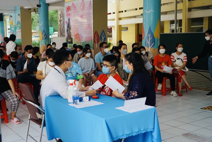 Hình ảnh ngày đầu tiêm vaccine cho trẻ từ 5 đến dưới 12 tuổi ở TP.HCM - Ảnh 11.