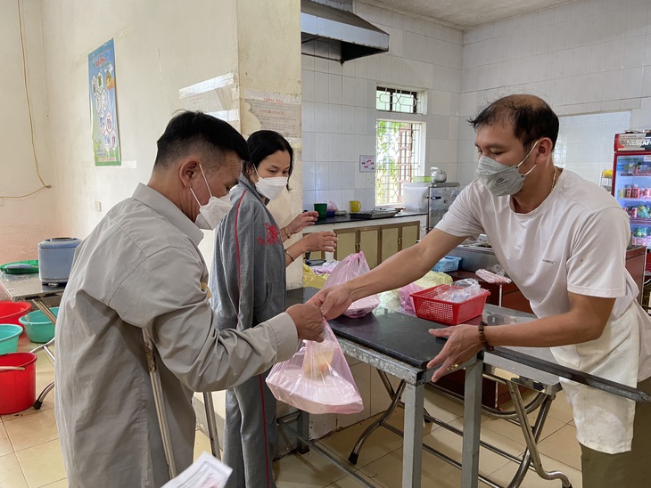 Những "bữa cơm 0 đồng" tại Bệnh viện Tâm thần Hà Tĩnh - Ảnh 3.