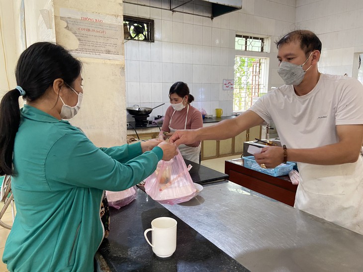 Những "bữa cơm 0 đồng" tại Bệnh viện Tâm thần Hà Tĩnh - Ảnh 4.