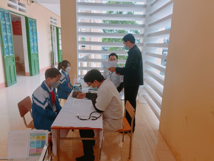 Lào Cai triển khai chiến dịch tiêm vaccine phòng COVID-19 cho trẻ từ 5 đến dưới 12 tuổi - Ảnh 1. Lào Cai triển khai chiến dịch tiêm vaccine phòng COVID-19 cho trẻ từ 5 đến dưới 12 tuổi - Ảnh 1.