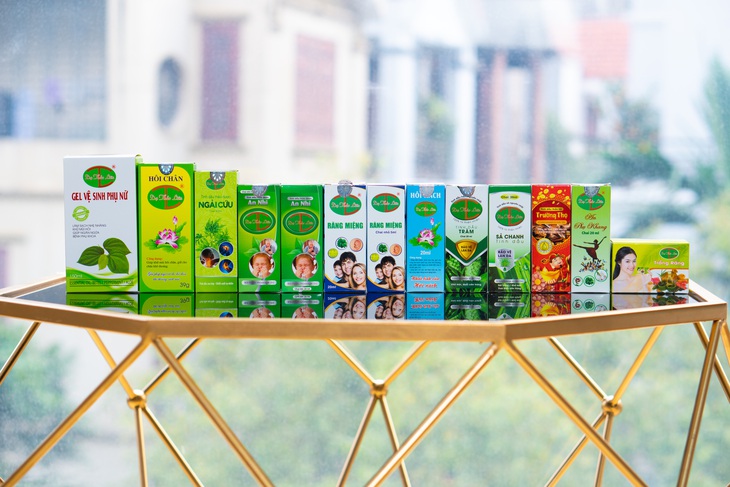 Dạ Thảo Liên luôn phấn đấu để xứng đáng với danh hiệu Thương hiệu 3 miền xuất sắc - Ảnh 3. Dạ Thảo Liên luôn phấn đấu để xứng đáng với danh hiệu Thương hiệu 3 miền xuất sắc - Ảnh 3.