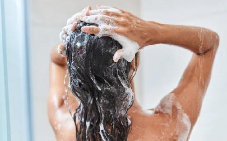 6 cách giúp mái tóc bóng mượt khi mùa hè đến