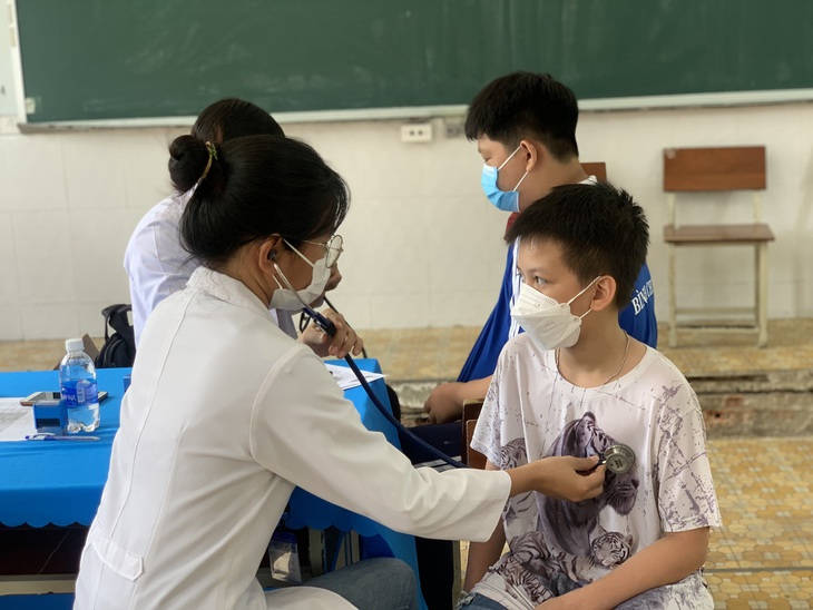 TP.HCM tiếp tục tiêm phòng COVID-19 cho học sinh lớp 6 dưới 12 tuổi - Ảnh 1.