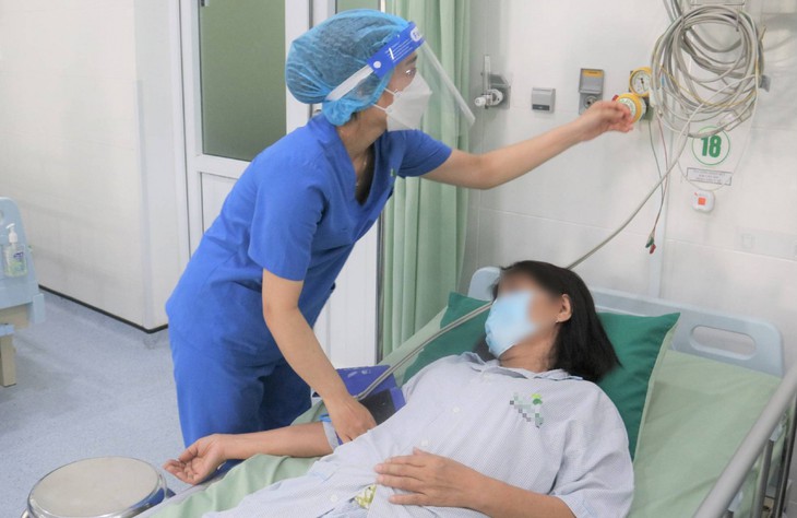 Đau thắt ngực, sốc phản vệ độ 3 chỉ 5 phút sau bôi kem làm trắng da - Ảnh 1.