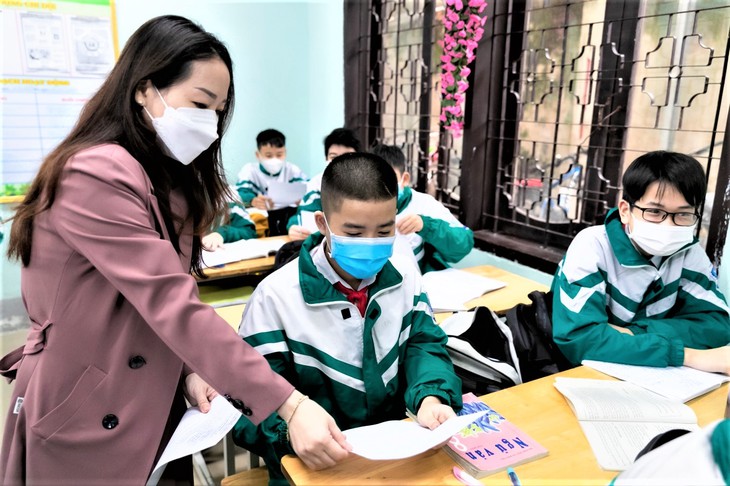 Hà Nội yêu cầu không để học sinh, sinh viên học trực tuyến kéo dài - Ảnh 3. Hà Nội yêu cầu không để học sinh, sinh viên học trực tuyến kéo dài - Ảnh 3.