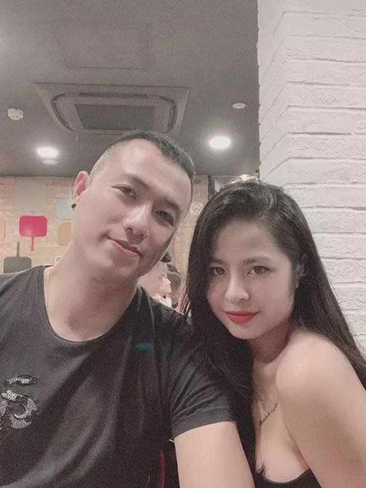 Chân dung 2 người vợ trẻ đẹp đời thực của "Thiếu tá Thăng" Xuân Hiệp - "Toàn khỉ đốm" Quang Hòa phim "Bão ngầm" - Ảnh 4.