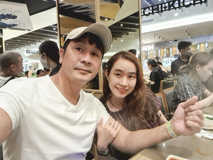 Chân dung 2 người vợ trẻ đẹp đời thực của "Thiếu tá Thăng" Xuân Hiệp - "Toàn khỉ đốm" Quang Hòa phim "Bão ngầm" - Ảnh 8.