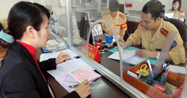 Từ ngày 21/5, chủ xe được đăng ký, bấm biển số xe ô tô tại công an cấp huyện