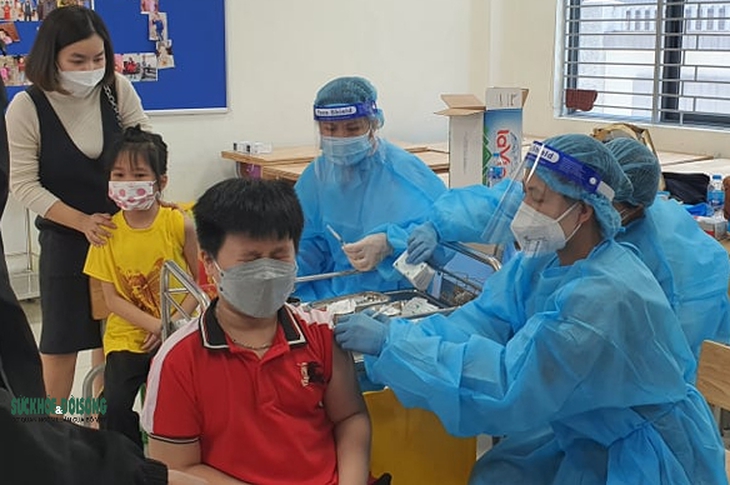 Hà Nội phát hiện hơn 1.000 ca COVID-19 mới, đã nhận 176.700 liều vaccine Moderna để tiêm cho trẻ từ 5-11 tuổi - Ảnh 1. Hà Nội phát hiện hơn 1.000 ca COVID-19 mới, đã nhận 176.700 liều vaccine Moderna để tiêm cho trẻ từ 5-11 tuổi - Ảnh 1.