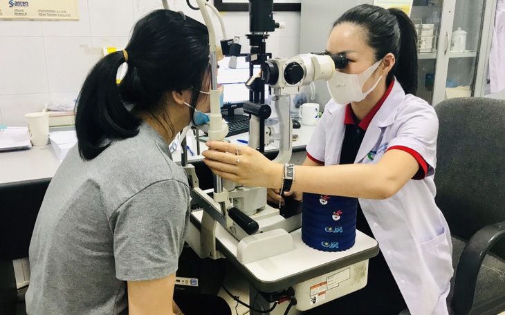 Sụp mi mắt: Nguyên nhân, triệu chứng, điều trị và cách khắc phục