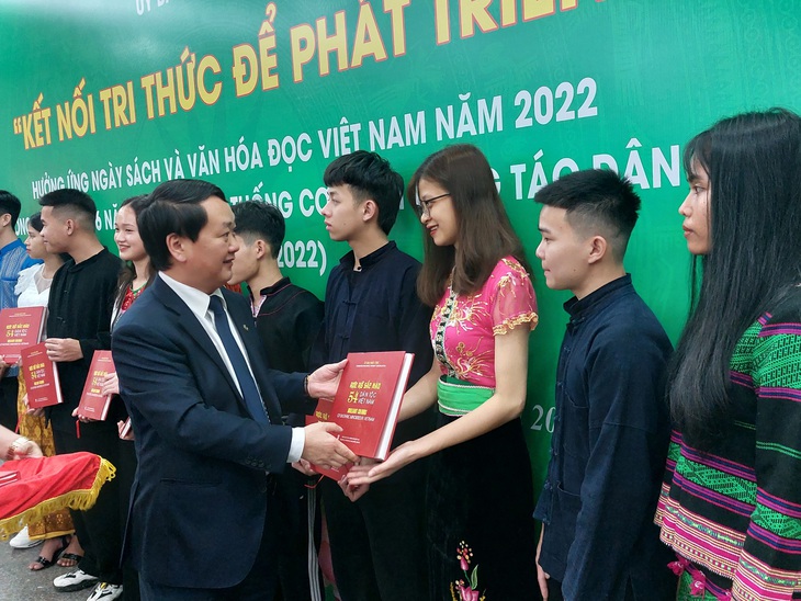 “Kết nối tri thức để phát triển”: Ủy ban Dân tộc lan tỏa văn hóa đọc trong đội ngũ người làm công tác dân tộc - Ảnh 2.