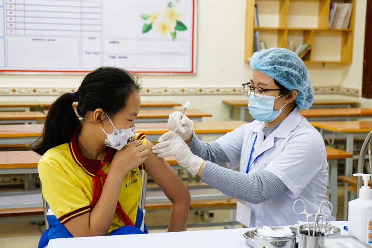 Hải Phòng ngày đầu tiêm chủng phòng COVID-19 cho trẻ dưới 12 tuổi - Ảnh 7.