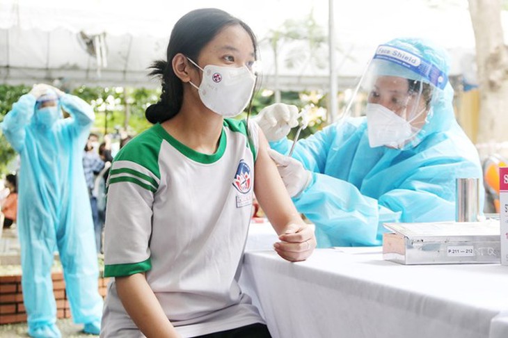 Đẩy mạnh tiêm vaccine cho trẻ em, xây dựng kế hoạch tiêm mũi 4 - Ảnh 1.