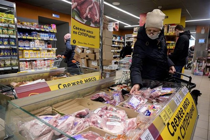 IMF hạ dự báo tăng trưởng toàn cầu do cuộc khủng hoảng Ukraine - Ảnh 1.