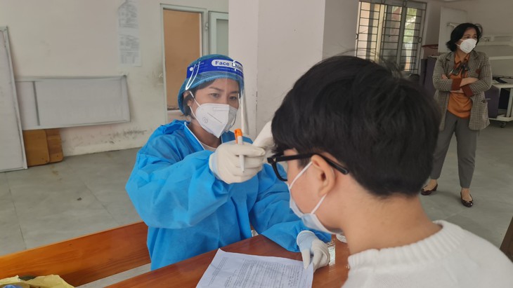 140 trẻ từ 5-11 tuổi đầu tiên của Nghệ An tiêm vaccine phòng COVID-19 - Ảnh 1.