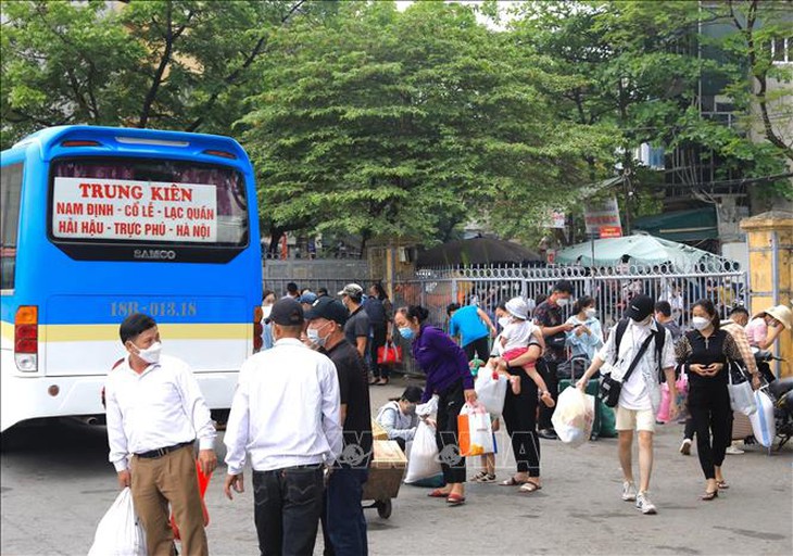 Hà Nội tăng cường gần 800 xe khách phục vụ dịp nghỉ lễ 30/4 -1/5 - Ảnh 1. Hà Nội tăng cường gần 800 xe khách phục vụ dịp nghỉ lễ 30/4 -1/5 - Ảnh 1.