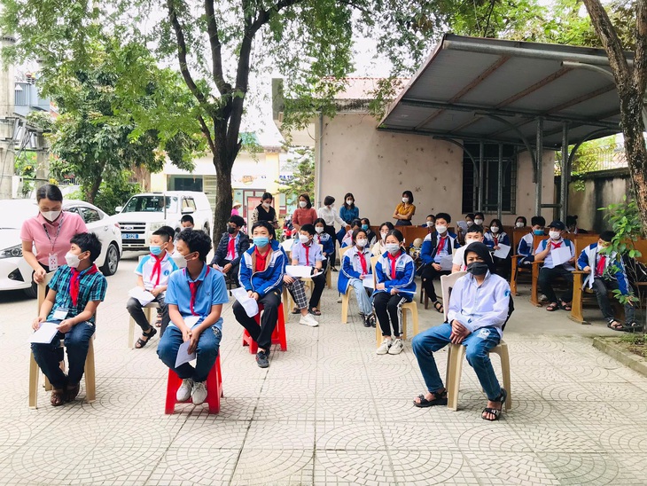 Thanh Hóa: Ngày đầu tiên tiêm vaccine phòng COVID-19 cho trẻ diễn ra an toàn - Ảnh 2. Thanh Hóa: Ngày đầu tiên tiêm vaccine phòng COVID-19 cho trẻ diễn ra an toàn - Ảnh 2.