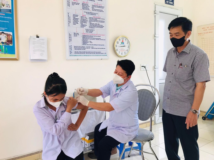 Thanh Hóa: Ngày đầu tiên tiêm vaccine phòng COVID-19 cho trẻ diễn ra an toàn - Ảnh 4. Thanh Hóa: Ngày đầu tiên tiêm vaccine phòng COVID-19 cho trẻ diễn ra an toàn - Ảnh 4.