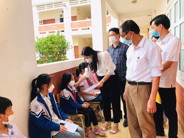 Thanh Hóa: Ngày đầu tiên tiêm vaccine phòng COVID-19 cho trẻ diễn ra an toàn - Ảnh 5. Thanh Hóa: Ngày đầu tiên tiêm vaccine phòng COVID-19 cho trẻ diễn ra an toàn - Ảnh 5.