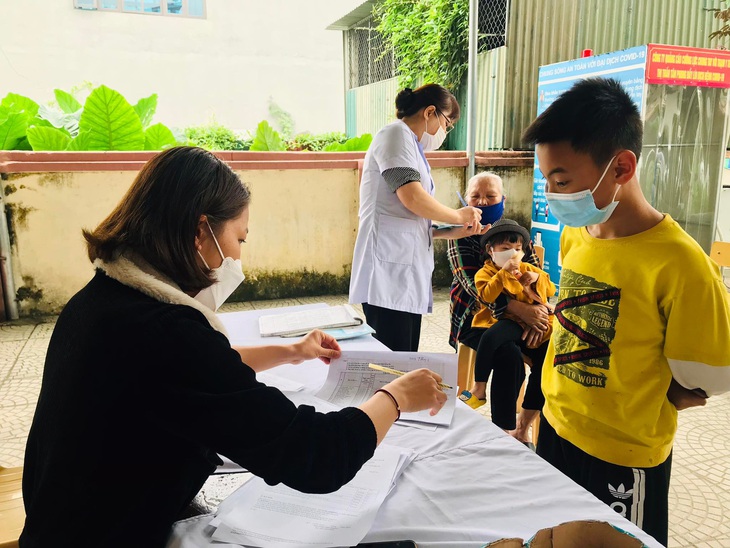 Thanh Hóa: Ngày đầu tiên tiêm vaccine phòng COVID-19 cho trẻ diễn ra an toàn - Ảnh 3. Thanh Hóa: Ngày đầu tiên tiêm vaccine phòng COVID-19 cho trẻ diễn ra an toàn - Ảnh 3.