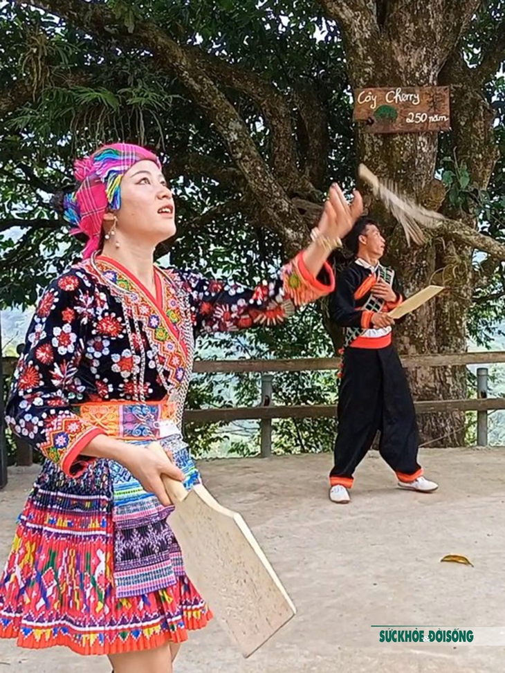 Văn hóa giao duyên của trai gái người Mông qua trò chơi dân gian - Ảnh 4. Văn hóa giao duyên của trai gái người Mông qua trò chơi dân gian - Ảnh 4.