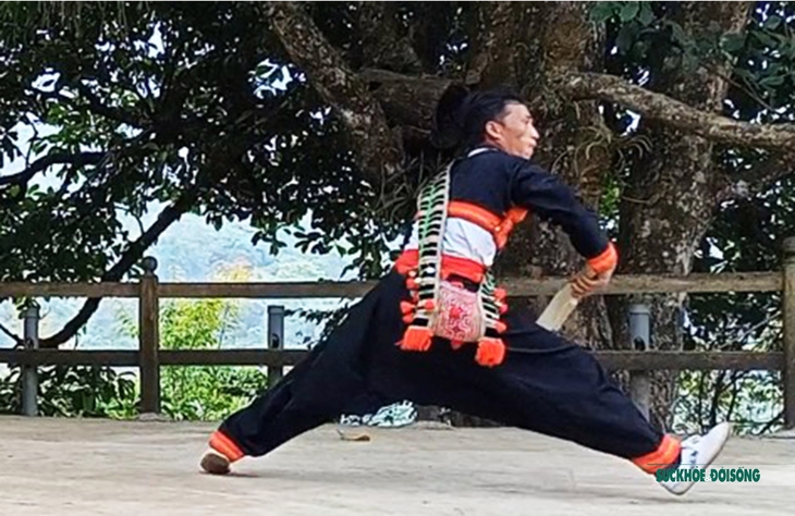 Văn hóa giao duyên của trai gái người Mông qua trò chơi dân gian - Ảnh 9. Văn hóa giao duyên của trai gái người Mông qua trò chơi dân gian - Ảnh 9.