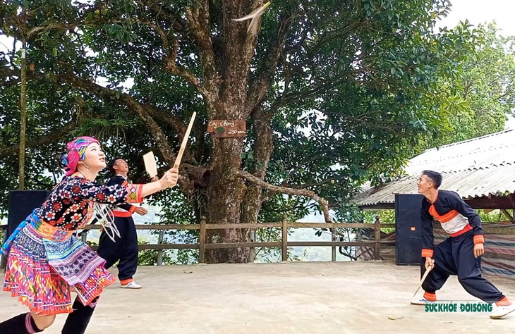 Văn hóa giao duyên của trai gái người Mông qua trò chơi dân gian - Ảnh 2. Văn hóa giao duyên của trai gái người Mông qua trò chơi dân gian - Ảnh 2.