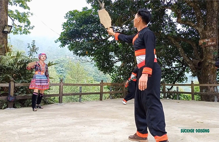 Văn hóa giao duyên của trai gái người Mông qua trò chơi dân gian - Ảnh 5. Văn hóa giao duyên của trai gái người Mông qua trò chơi dân gian - Ảnh 5.