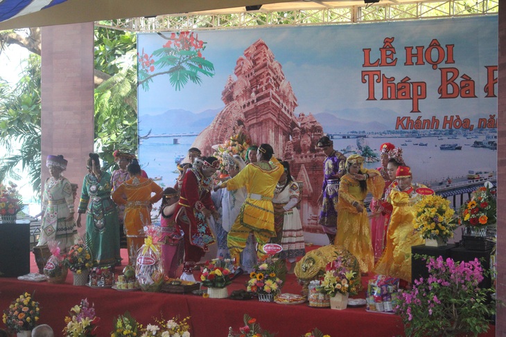 Nhộn nhịp về Lễ hội Tháp Bà cầu cuộc sống bình yên - Ảnh 7. Nhộn nhịp về Lễ hội Tháp Bà cầu cuộc sống bình yên - Ảnh 7.