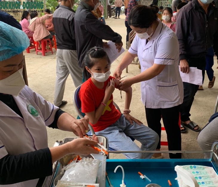  Nghệ An triên khai tiêm vaccine phòng COVID-19 cho trẻ đúng tiến độ, đảm bảo an toàn.  - Ảnh 1.