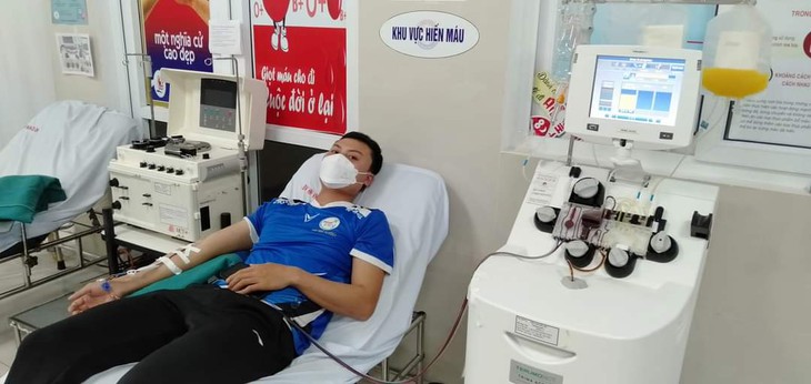 Thầy giáo cùng bộ đội hiến máu cứu hai cháu nhỏ nguy kịch trong đêm - Ảnh 2. Thầy giáo cùng bộ đội hiến máu cứu hai cháu nhỏ nguy kịch trong đêm - Ảnh 2.
