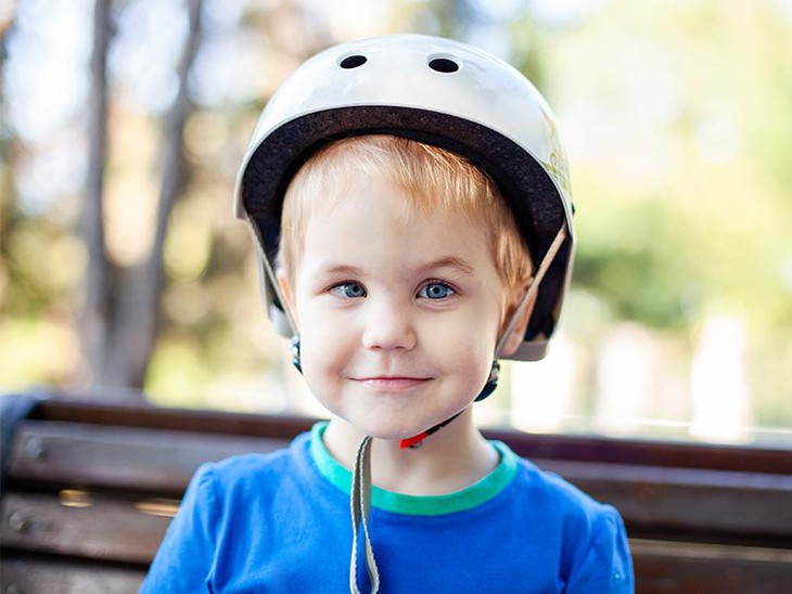 Lác mắt ở trẻ em: Khi nào cần phẫu thuật? - Ảnh 2.