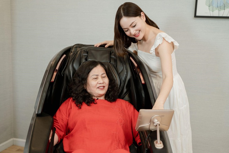 Lan Phương "mang cả Spa" về nhà bằng món quà ý nghĩa nhân Ngày của mẹ - Ảnh 1. Lan Phương "mang cả Spa" về nhà bằng món quà ý nghĩa nhân Ngày của mẹ - Ảnh 1.